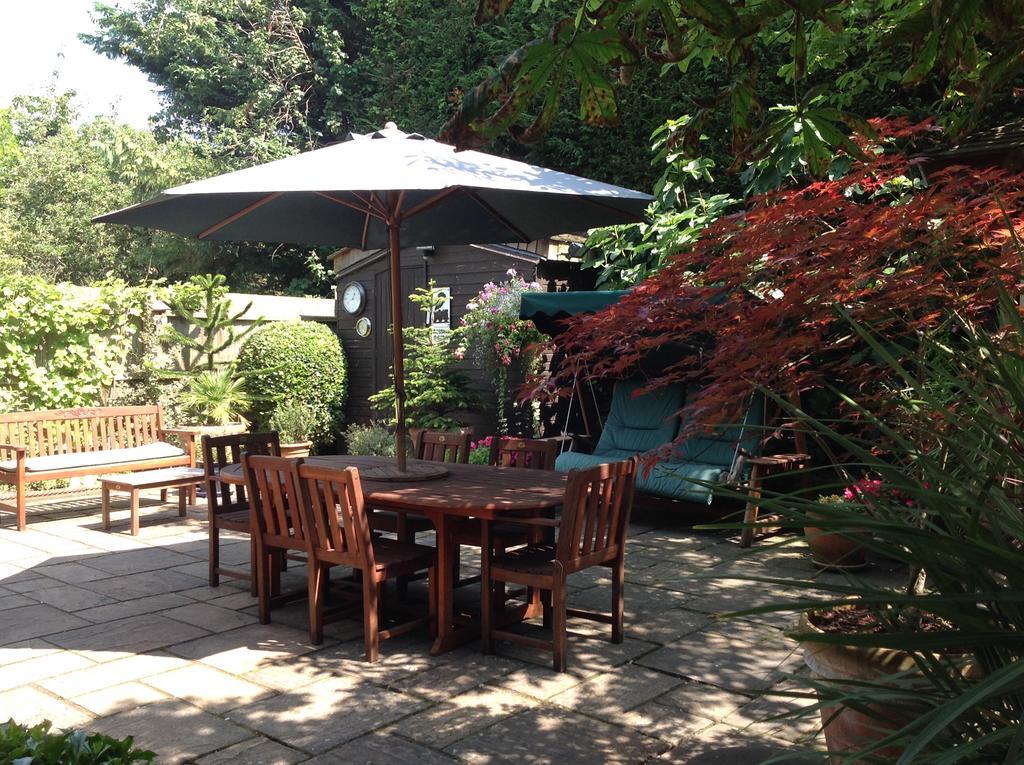 Tudor Cottage Bed & Breakfast CBG Εξωτερικό φωτογραφία