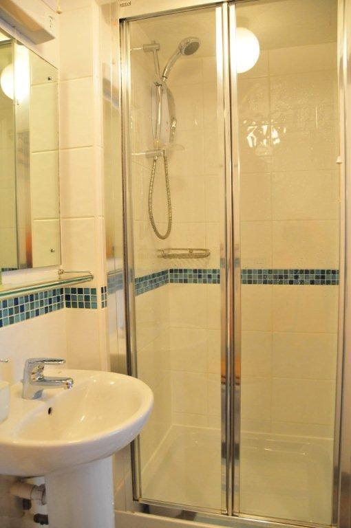 Tudor Cottage Bed & Breakfast CBG Εξωτερικό φωτογραφία