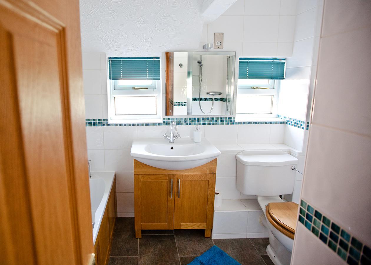 Tudor Cottage Bed & Breakfast CBG Εξωτερικό φωτογραφία
