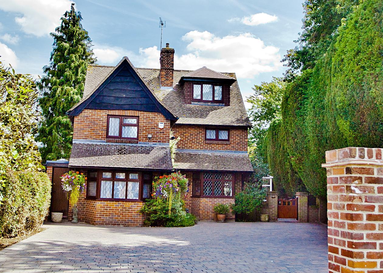Tudor Cottage Bed & Breakfast CBG Εξωτερικό φωτογραφία
