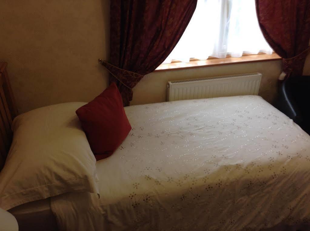 Tudor Cottage Bed & Breakfast CBG Εξωτερικό φωτογραφία