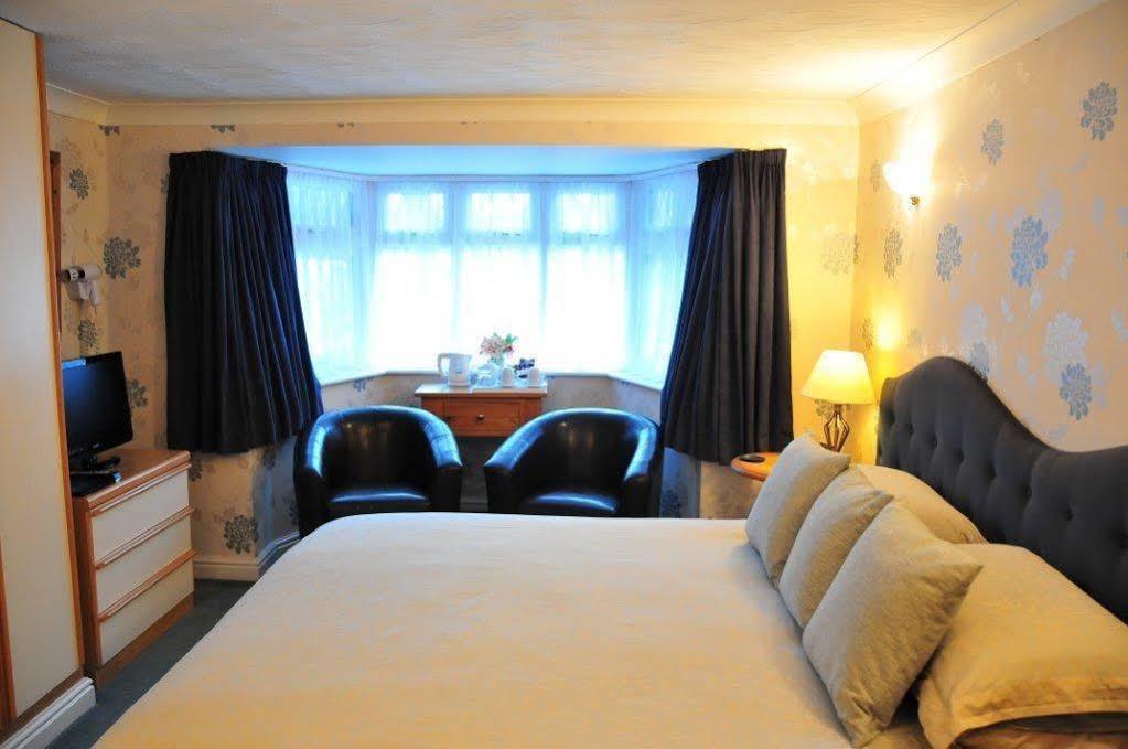 Tudor Cottage Bed & Breakfast CBG Εξωτερικό φωτογραφία