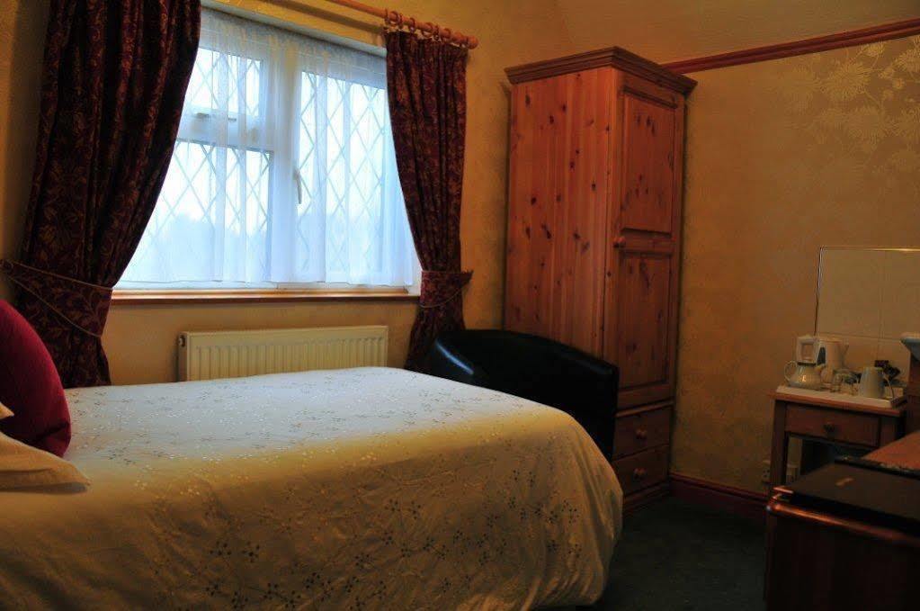 Tudor Cottage Bed & Breakfast CBG Εξωτερικό φωτογραφία